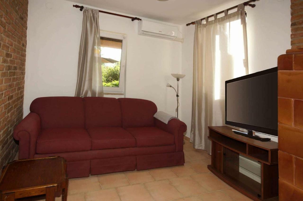 Ferienwohnung Apartman Eric Pula Exterior foto
