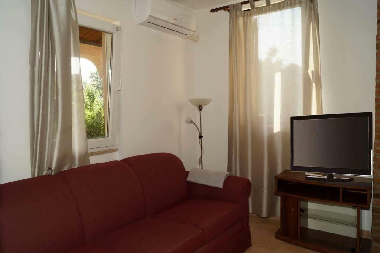 Ferienwohnung Apartman Eric Pula Exterior foto